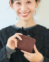 スリムでコンパクトな「ドロップツリー がま口 コンパクトウォレット」