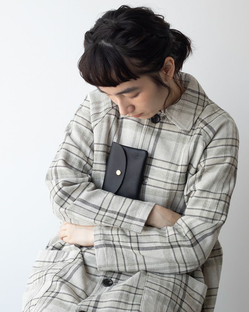 小さくて薄いお財布なのでかさ張りません