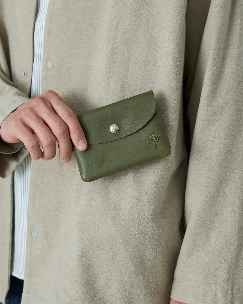 スリムでポケットにも入る、薄型財布