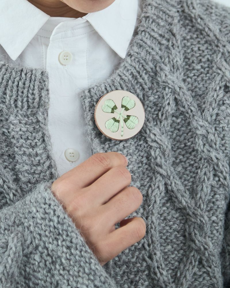 「sa i te ブローチ」バニラ