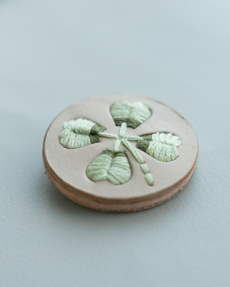 「sa i te ブローチ」バニラ