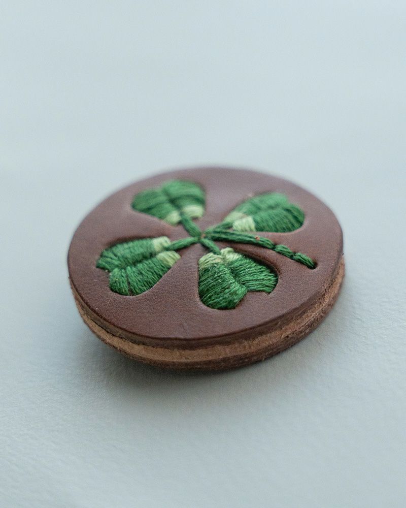 「sa i te ブローチ」　クローバーダークブラウン