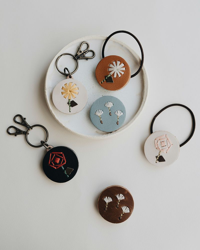 ヘアゴム、ブローチ、キーリングの３種類「sa i te 」シリーズ