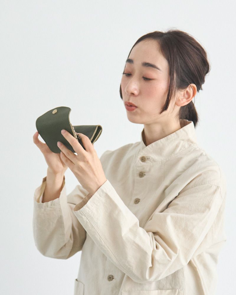 鍵も免許証も一緒に持てる「ドロップツリー クルムカード4連キーケース」