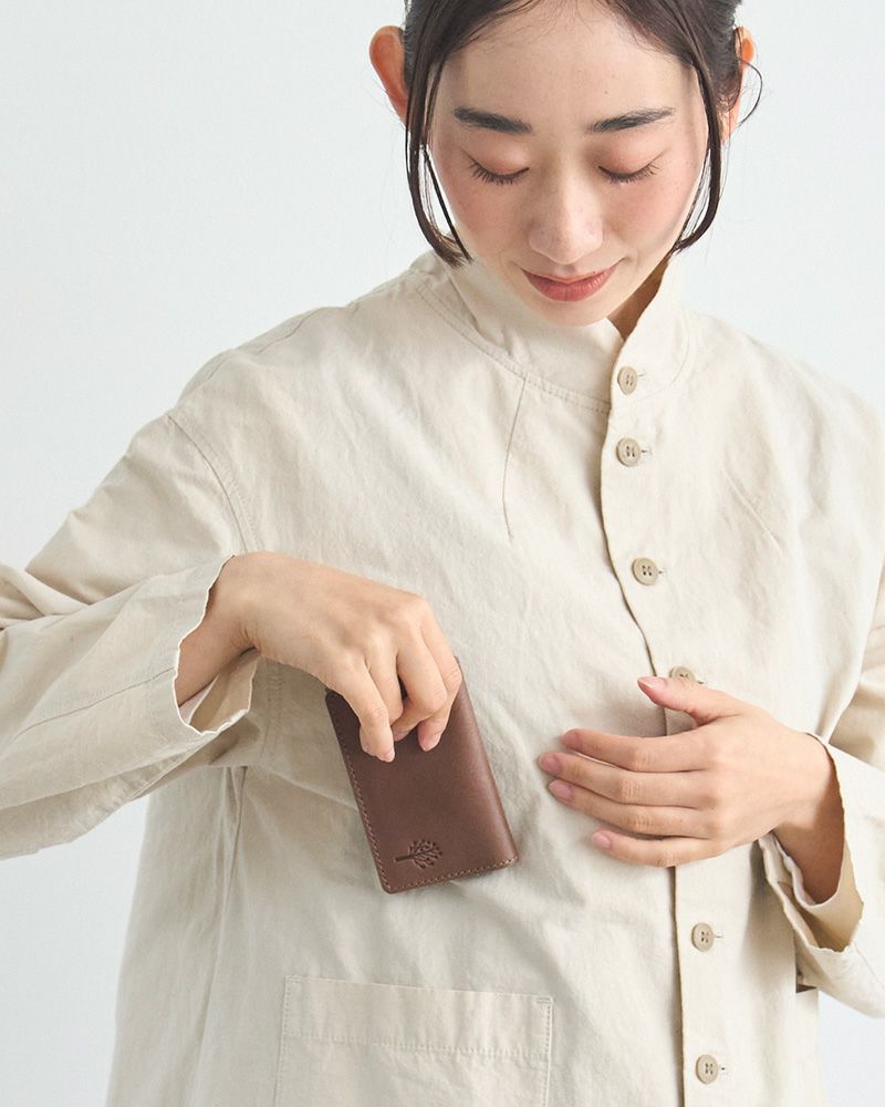 ポケットに入るコンパクトなサイズの名刺入れ