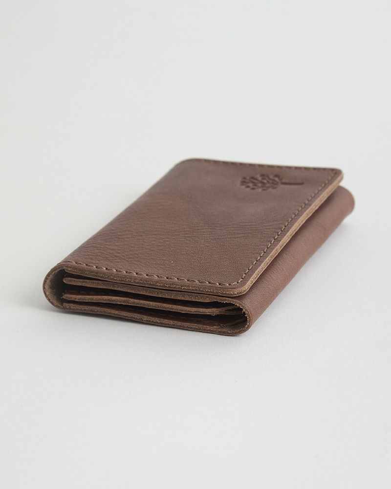 風琴マチという技法を用いているので厚みがでにくくすっきりしています