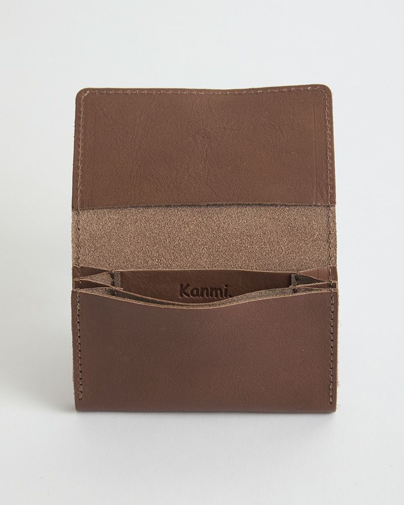 内側も革の風合いそのままに仕上げています