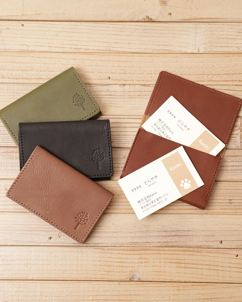 カラーは全6色。左上からグリーン、クロ、モカグレー、右：ダークブラウン