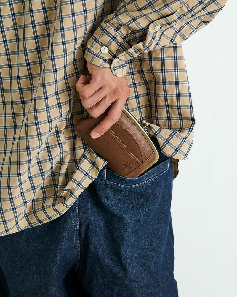 ポケットに入るコンパクトな本革がま口