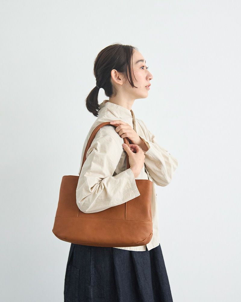 トートバッグの色：キャメル