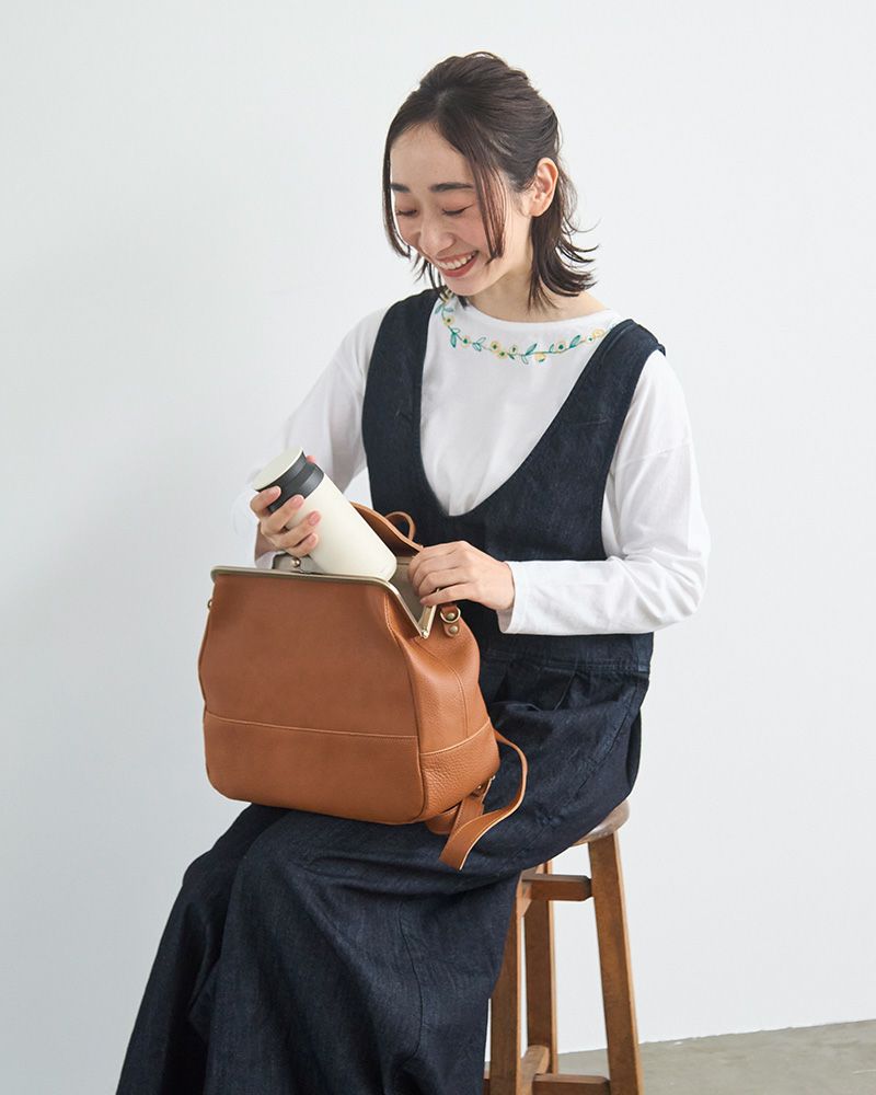 収納力を保ちながら形が崩れにくい構造。日常使いで印象に残る一品。