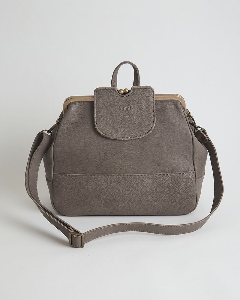 ファッションのアクセントになる佇まい。機能とデザイン性を兼ね備えたバッグ。