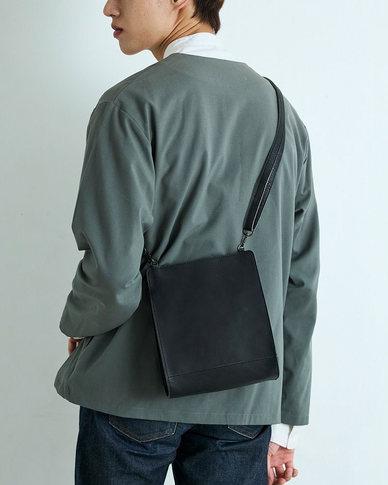 「ペーパー ショルダーバッグ」ブラック