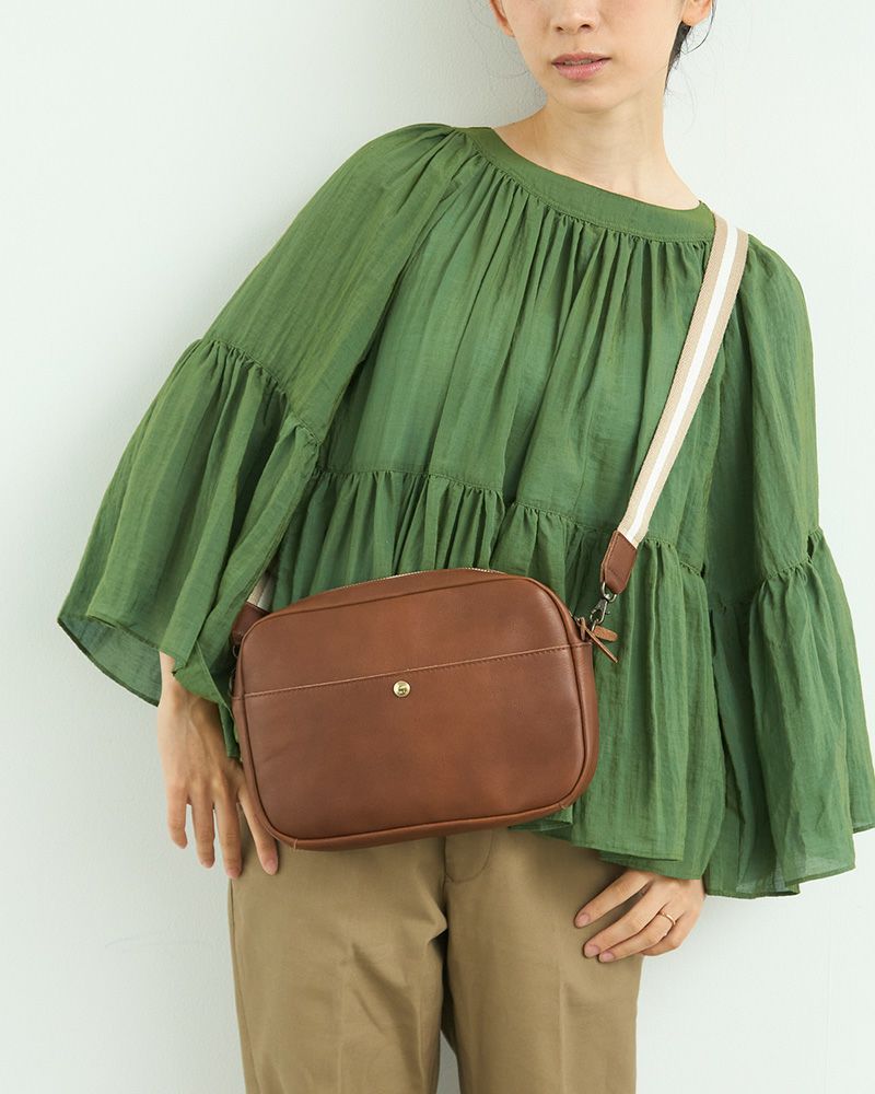 「All story スクエアショルダーバッグ」ダークブラウン