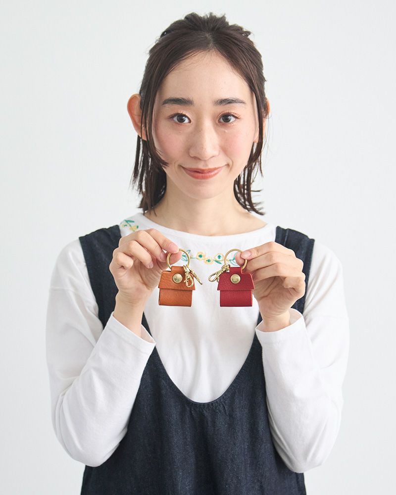 感謝価格★即購入禁止★ボンボンキーホルダーチャーム★革タグ№25 感謝価格☆即購入禁止☆ボンボンキーホルダーチャーム☆革タグ№25