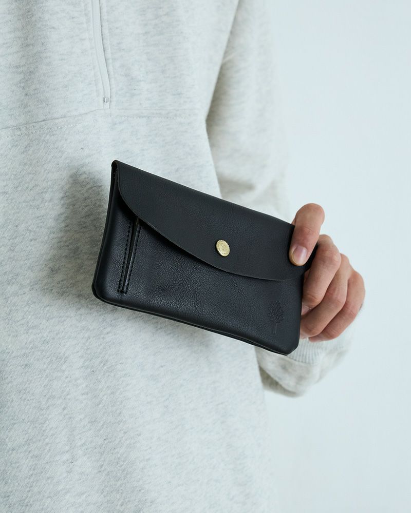 たっぷり入るのにスリムで軽いロングウォレット