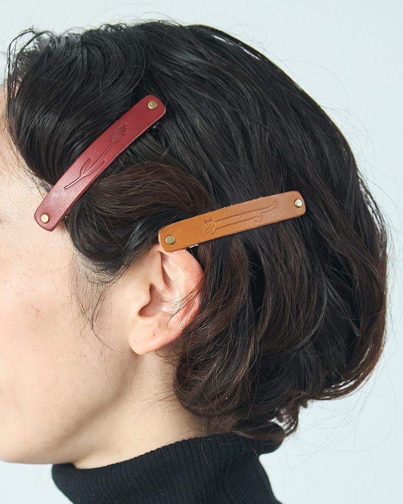 上：ねこじゃらし	チェリーレッド／下：ながーいねこキャラメル