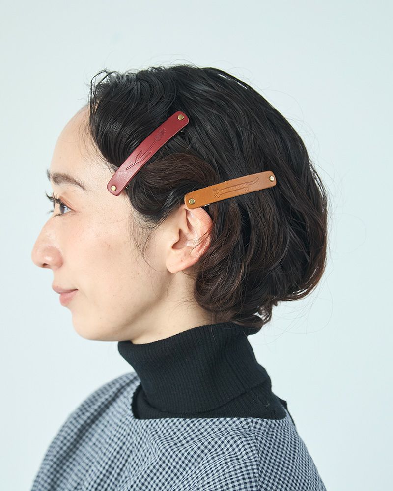 上：ねこじゃらし	チェリーレッド／下：ながーいねこ　キャラメル