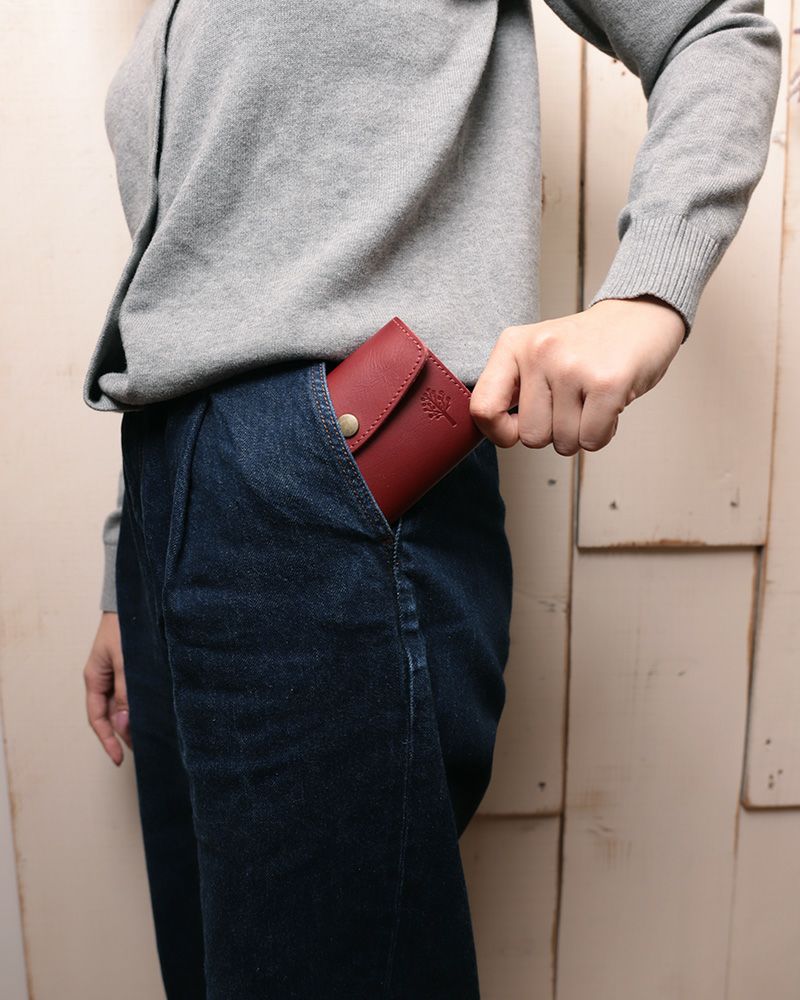 ポケットにも入るコンパクト財布：チェリーレッド