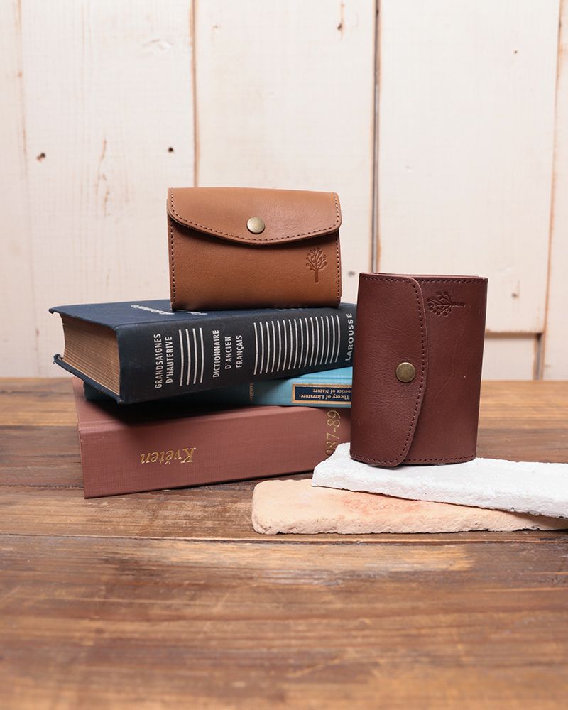 ミニウォレットの色：左アッシュグレーク/右：ダークブラウン
