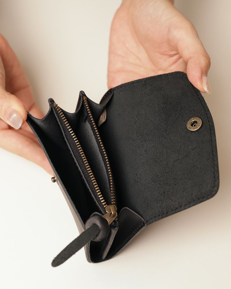 ミニウォレットの色：ブラック