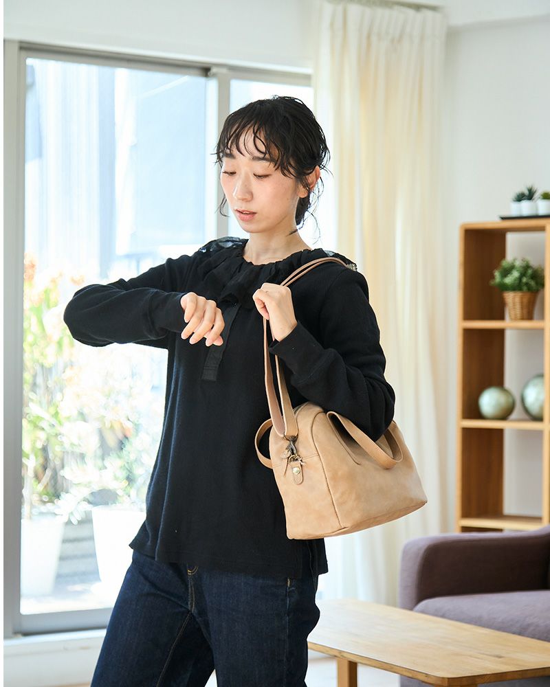通勤にも使える収納力、牛革で上品に仕立てた3WAYバッグ／キャメル