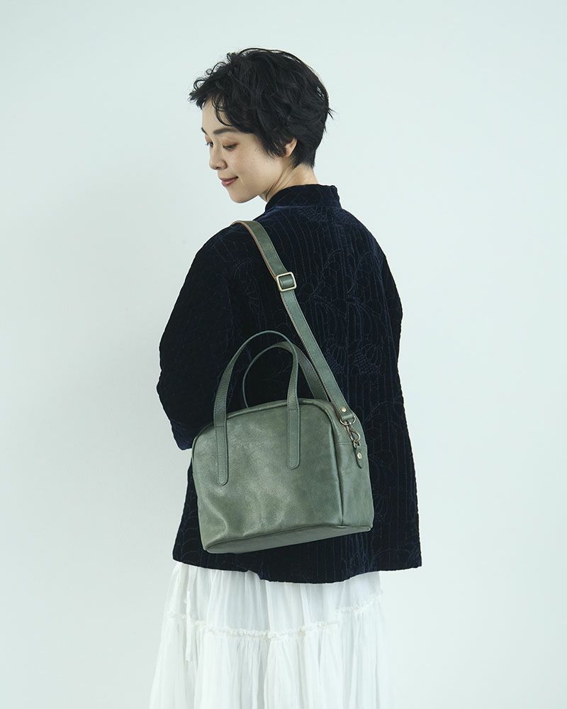 グリーンブルーの色味が目を引く、本革3WAYショルダーバッグ／fuwari ボストンショルダーバッグ　グリーンブルー