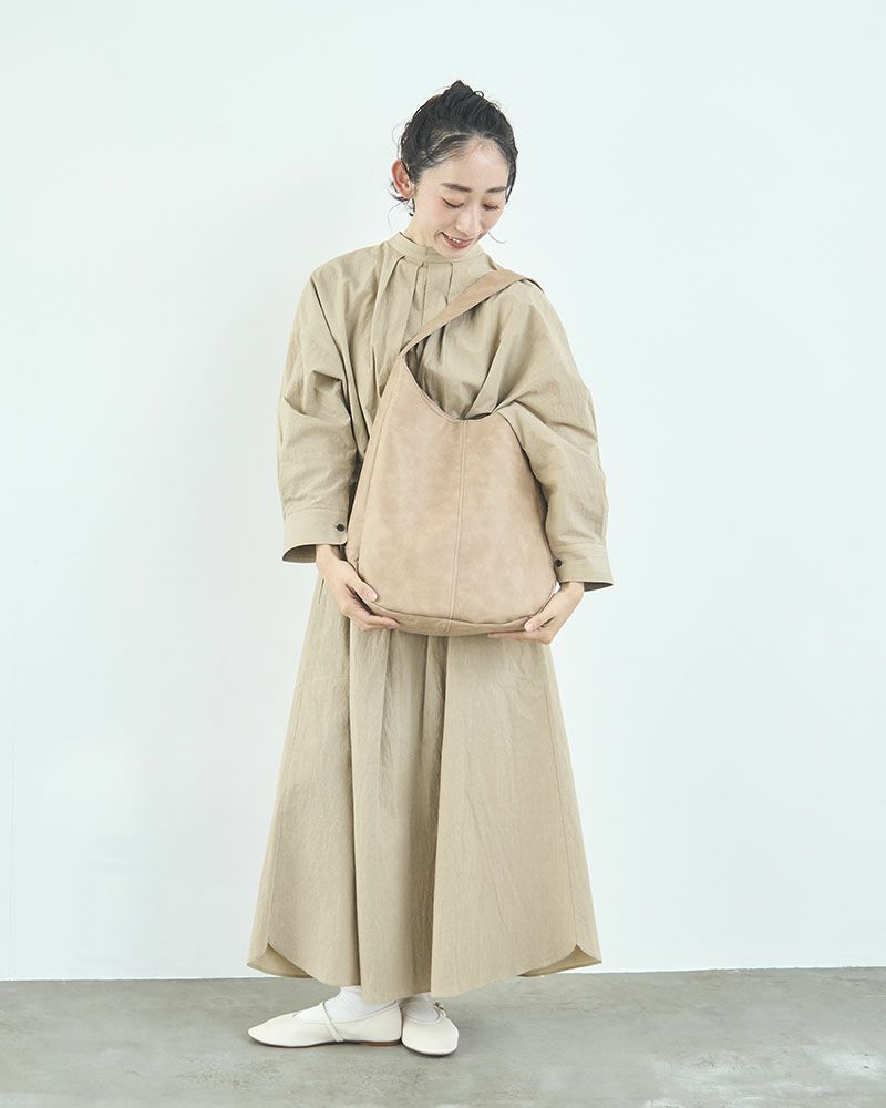 ナチュラルで上品な存在感。日常を軽やかに彩るレザーバッグです。