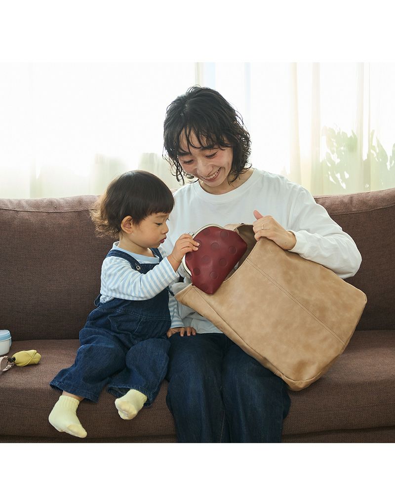 荷物を入れても重さを感じにくいから、ママバッグとしても◎