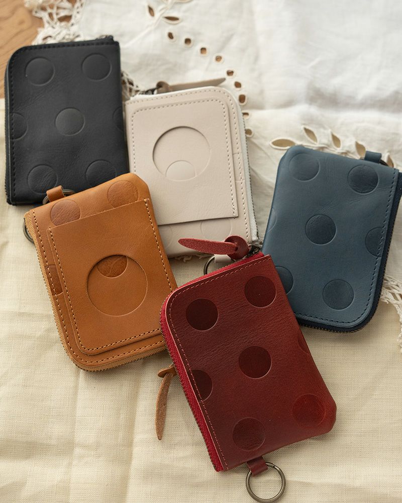 キャンディ Ｌ型カードパスケース：左上から時計回りに　ブラック・バニラ・ネイビー・チェリーレッド・キャラメル