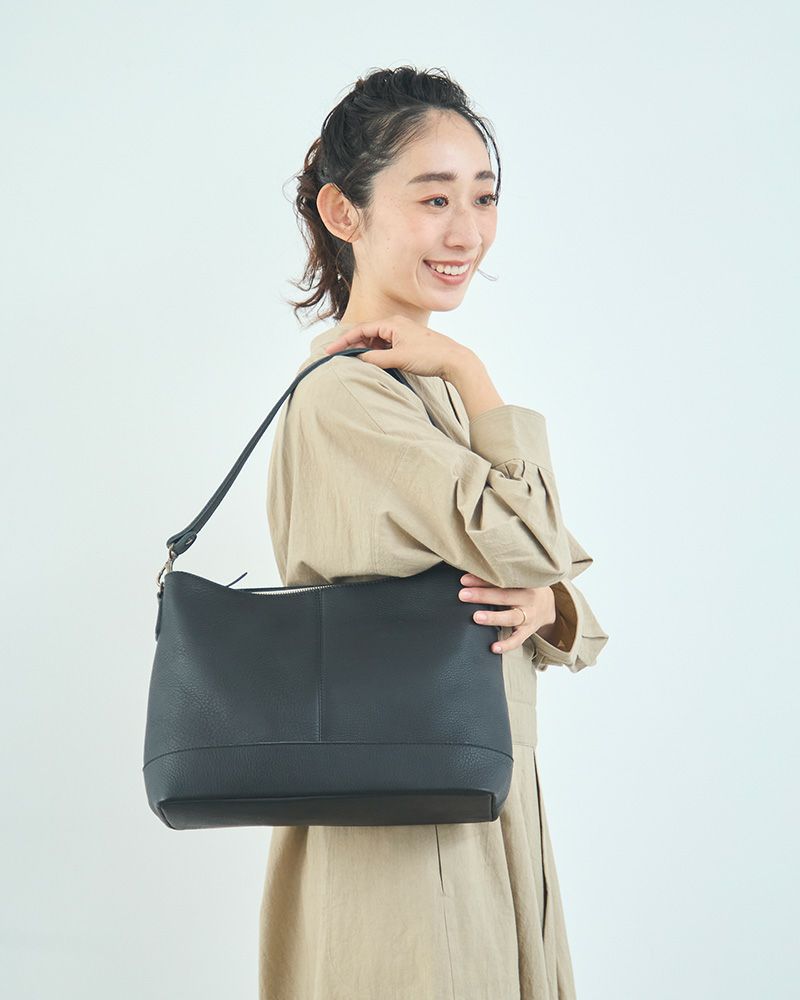 itsu mono ショルダーバッグ　ブラック