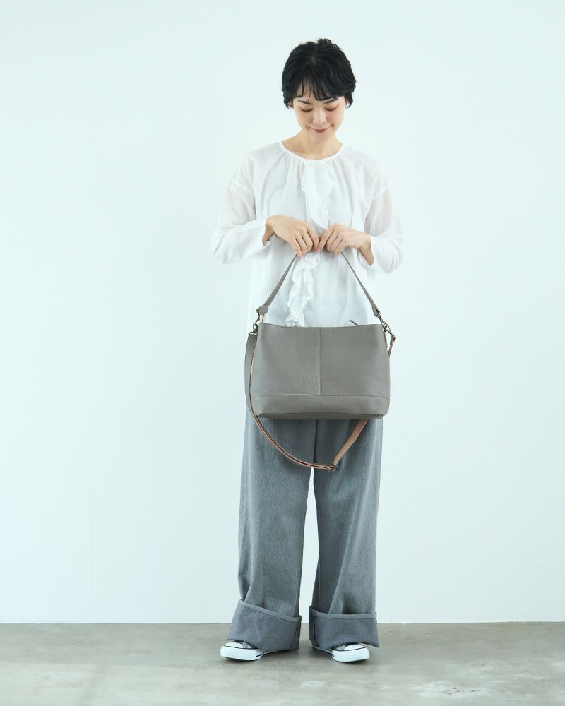 itsu mono ショルダーバッグ　ピュアグレー