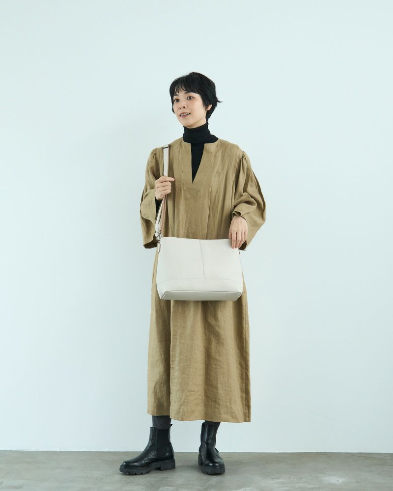 itsu mono ショルダーバッグ　クリーム