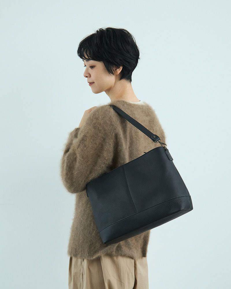 itsu mono ショルダーバッグ　ブラック