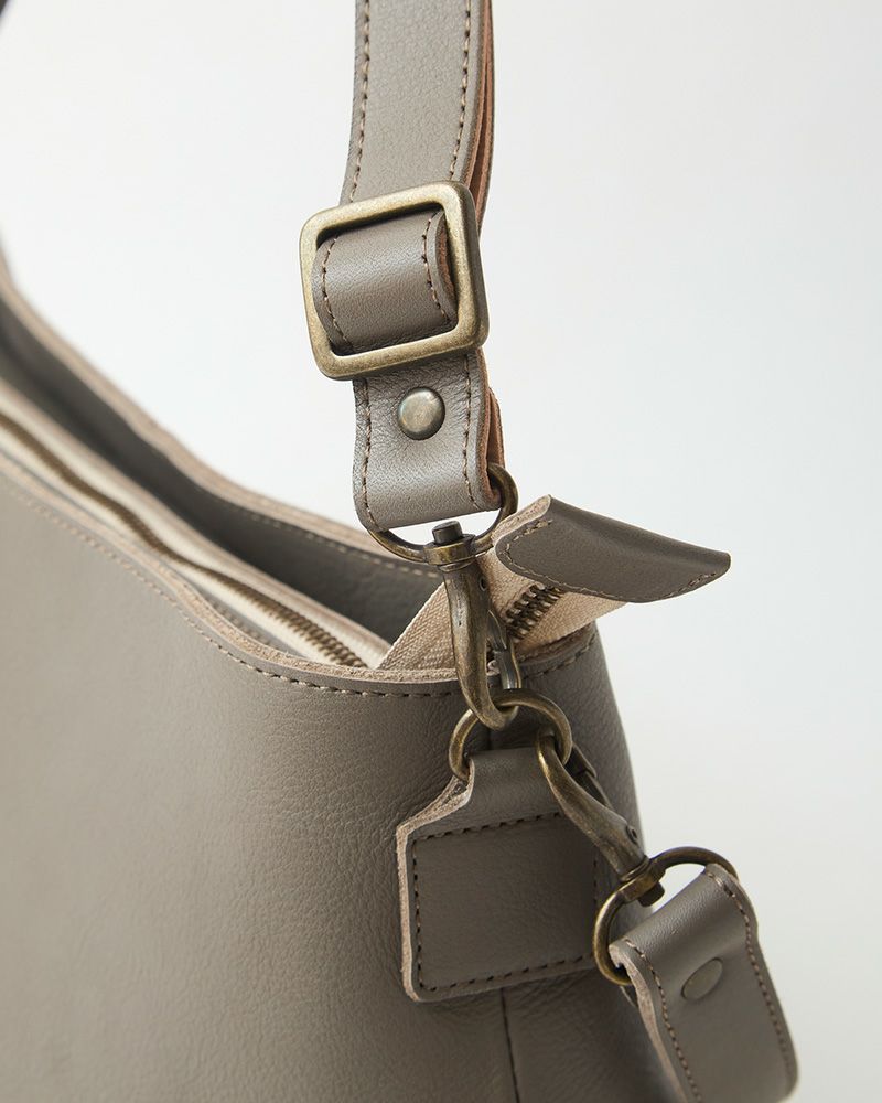 itsu mono ショルダーバッグ　ピュアグレー