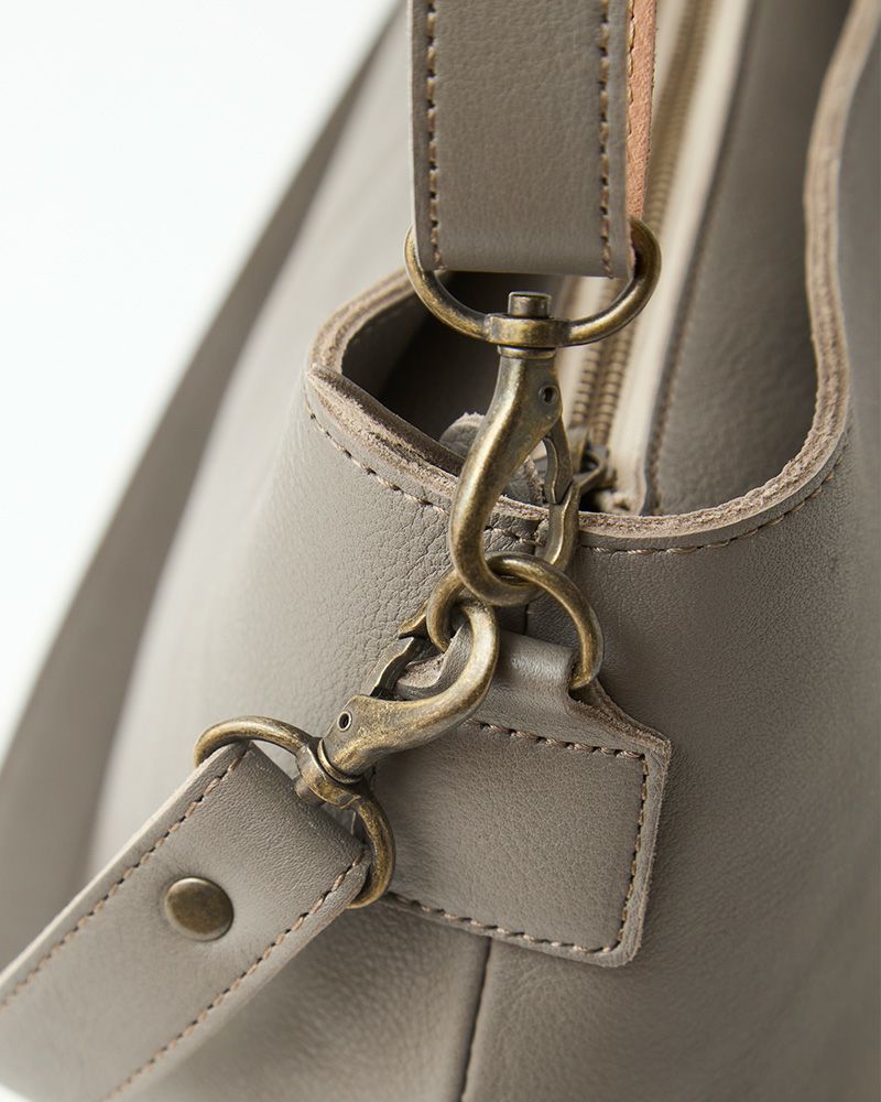 itsu mono ショルダーバッグ　ピュアグレー