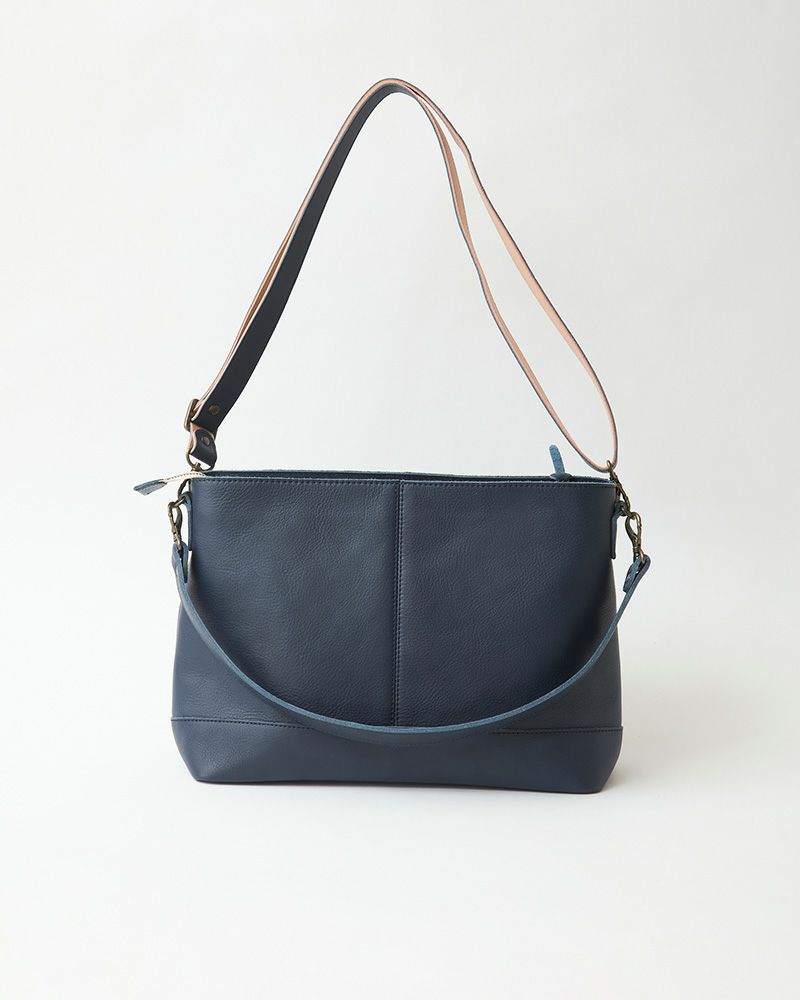itsu mono ショルダーバッグ　ネイビー