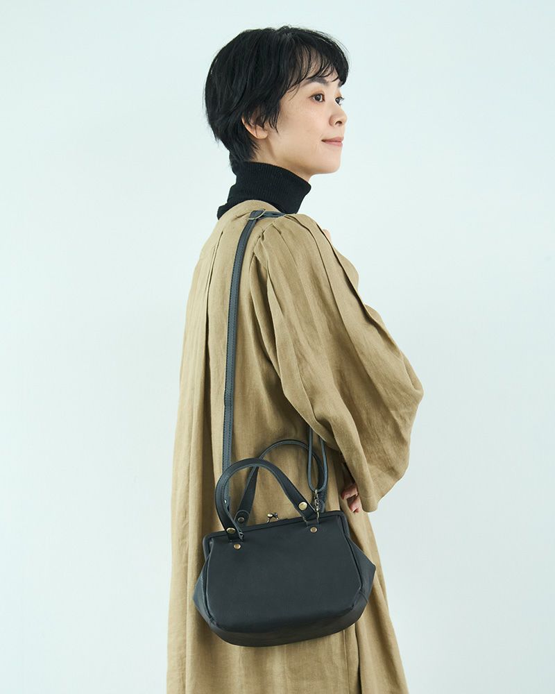 【極美品】Kanmi. カンミ ハンドバッグ　がま口　ミニ　レザー　モスグリーン 楽天市場】Kanmi. /カンミ キャンディ ルーフ親子がま口 WL17-72