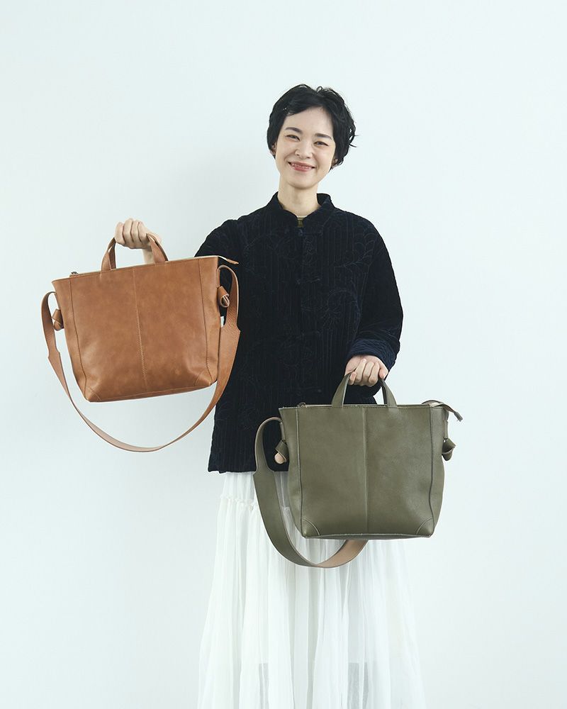 fuwariトートショルダーバッグ (M)　左：キャメル/右ケネリーオイルで作り重さ比べ