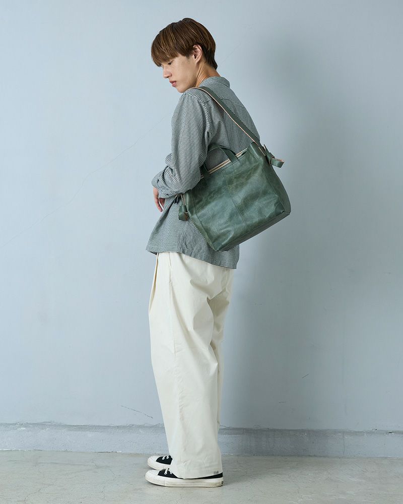 男女兼用できる、シンプルでハンサムな本革ショルダーバッグ