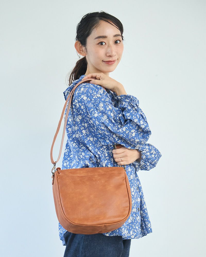 「fuwari ショルダーバッグ」キャメル