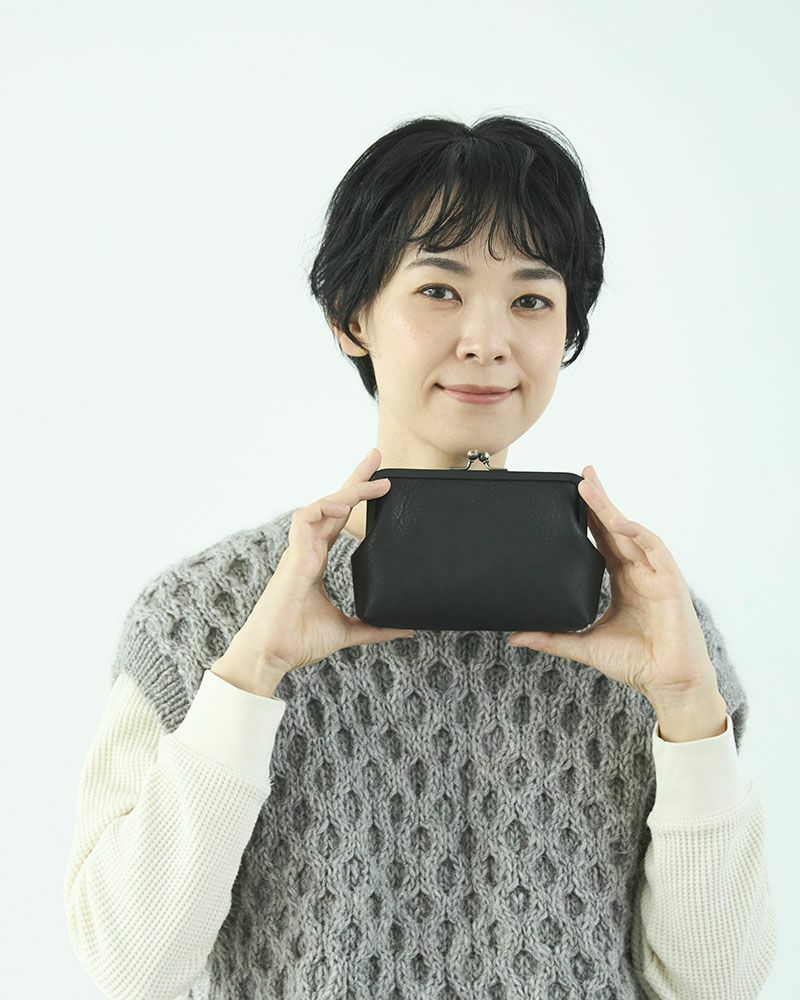 itsu mono がま口ポーチ(M)　ブラック