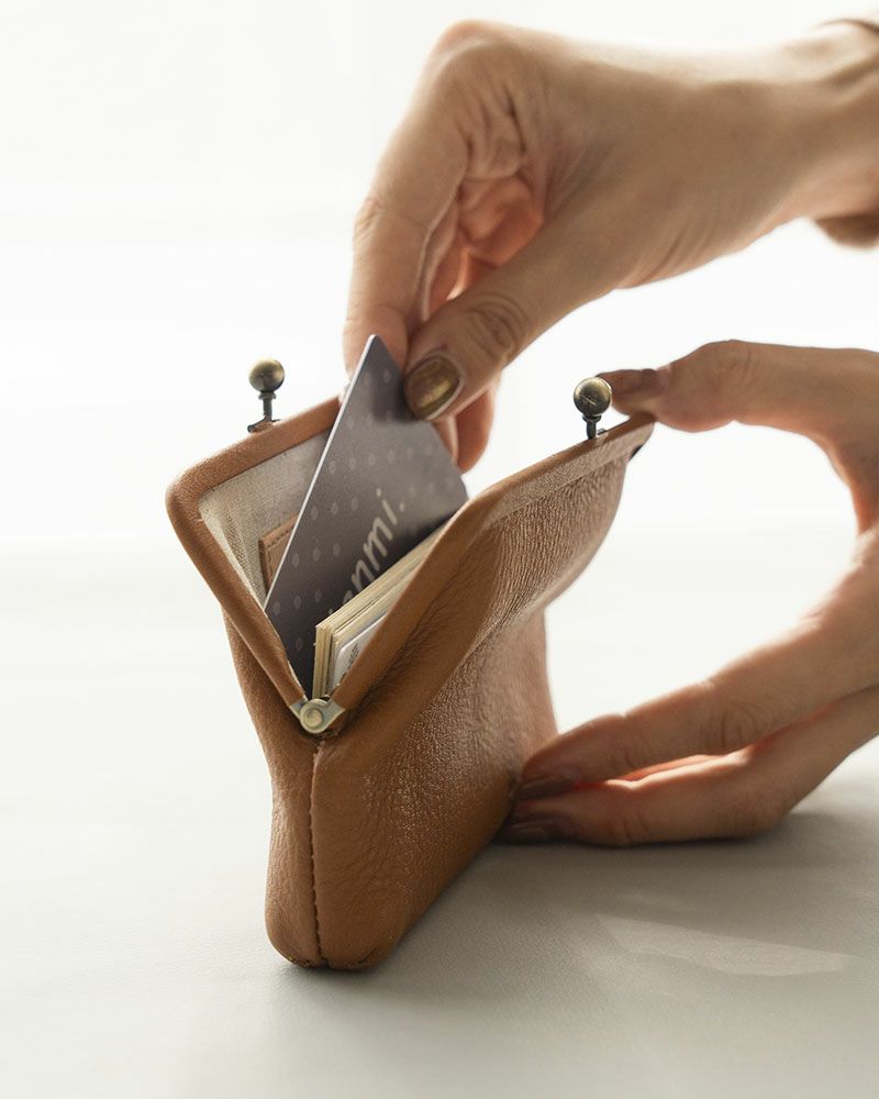 itsu mono スクエアがま口ポーチ(S) キャラメル