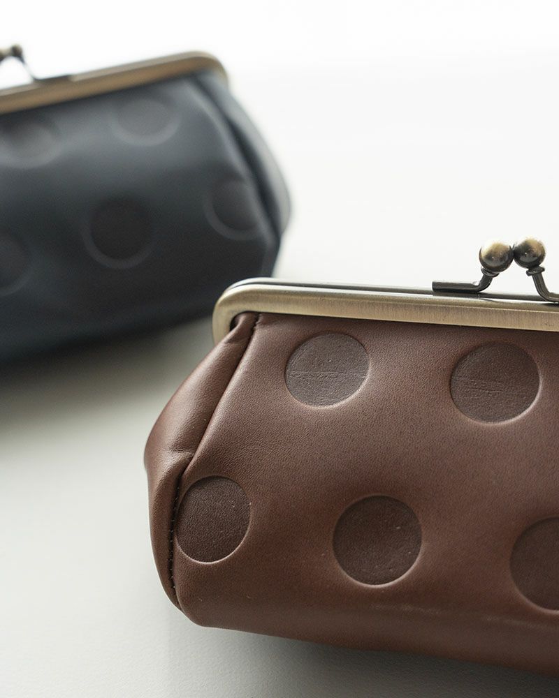 キャンディ バルーンがま口ポーチ: 奥 ブラック 手前 ダークブラウン