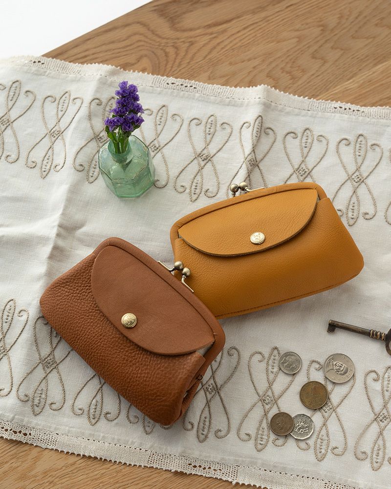 「itsu mono ルーフ親子がま口」　左：キャラメル/右：マスタード