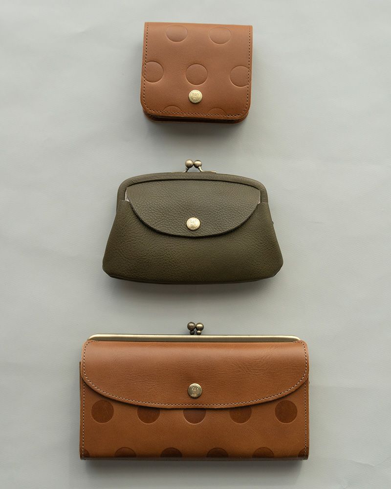 コンパクトサイズと長財布の中間くらいのちょうど良い大きさ「itsu mono ルーフ親子がま口」