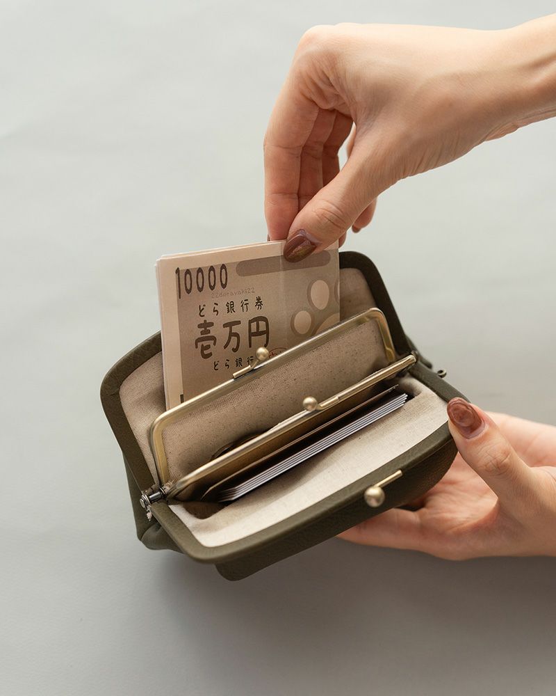 お札は2つ折りで入ります「itsu mono ルーフ親子がま口」