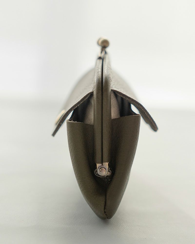 両面に便利な外ポケット付き「itsu mono ルーフ親子がま口」
