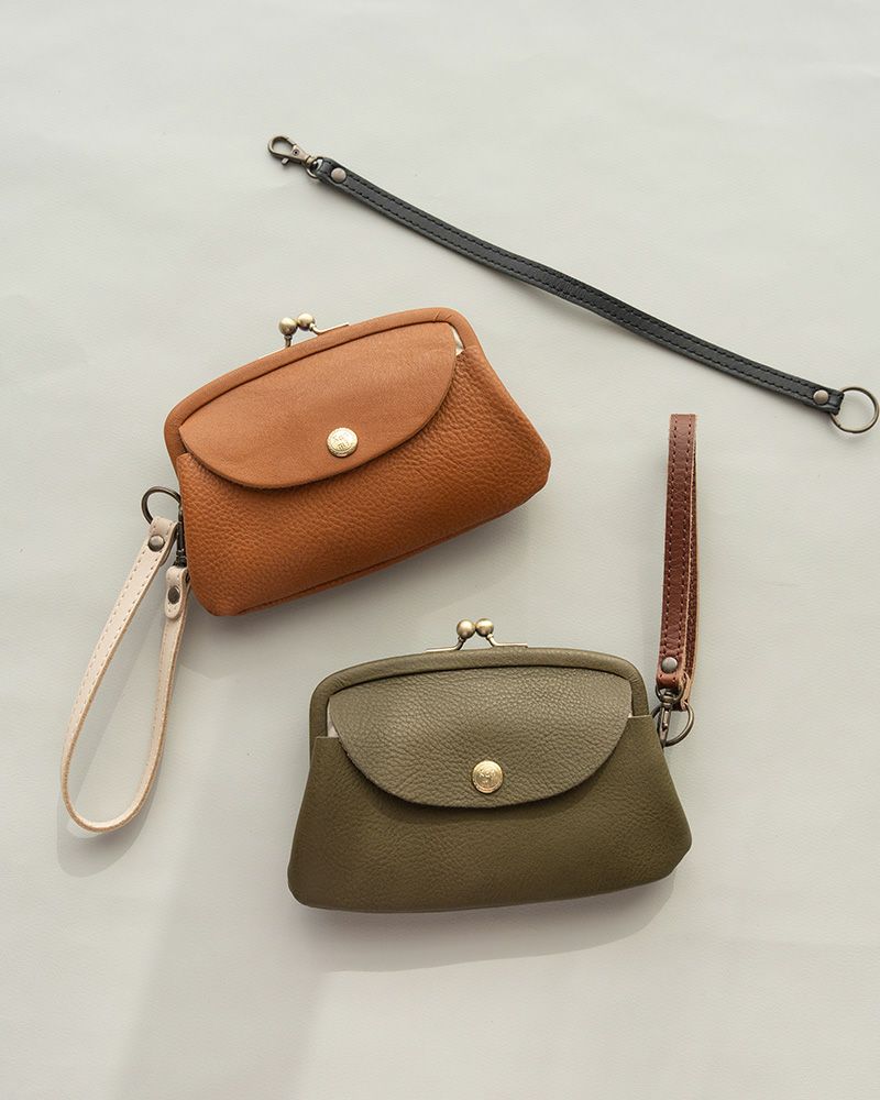 フリーストラップ（別売）との色の組み合わせも楽しめます「itsu mono ルーフ親子がま口」