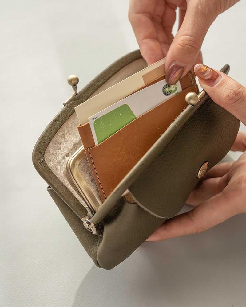 仕切りポケット（別売）も収納可能「itsu mono ルーフ親子がま口」